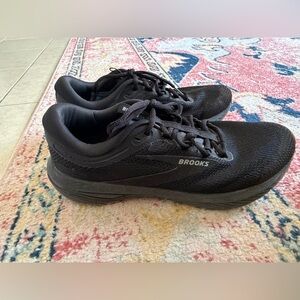 Brooks Men's Black Athletic Shoes, (REVEL 7) size 10 men